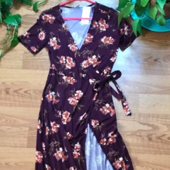 Dresses & Skirts - 🌸Floral Wrap Dress🌸